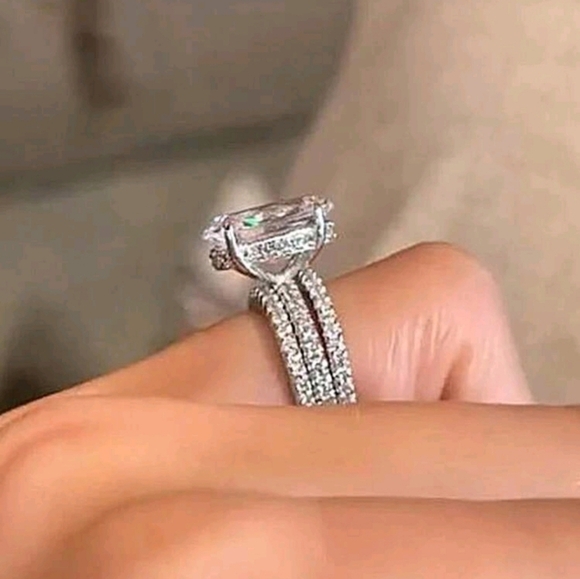 Silver 3pcs Oval Cut Cubic Zirconia ring size 8 - Picture 2 of 4